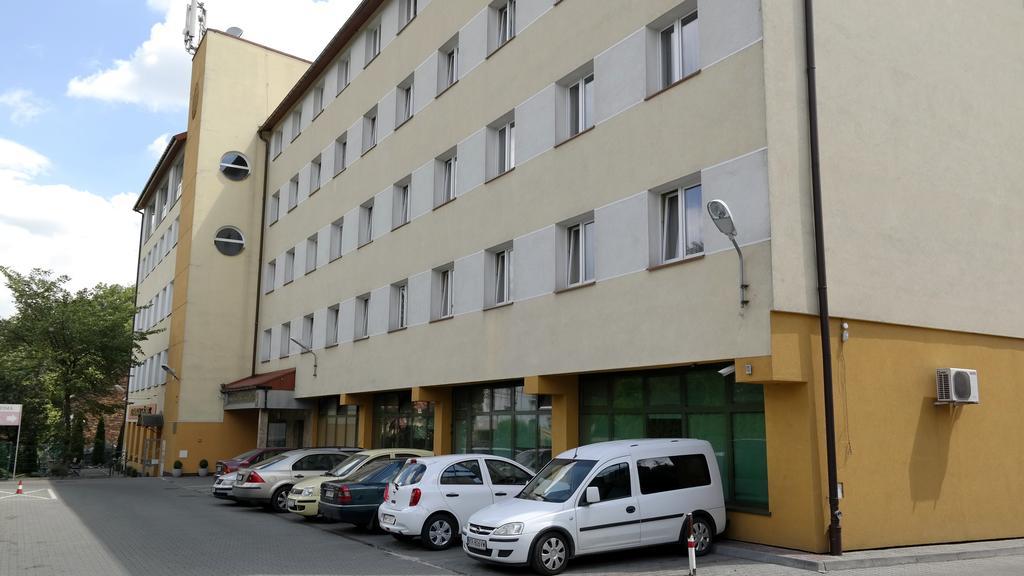 Scsk远舰中心公寓式酒店 克拉科夫 外观 照片